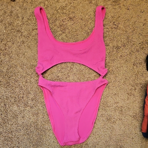 Good American Always Fits Monokini - Picture 2 of 6